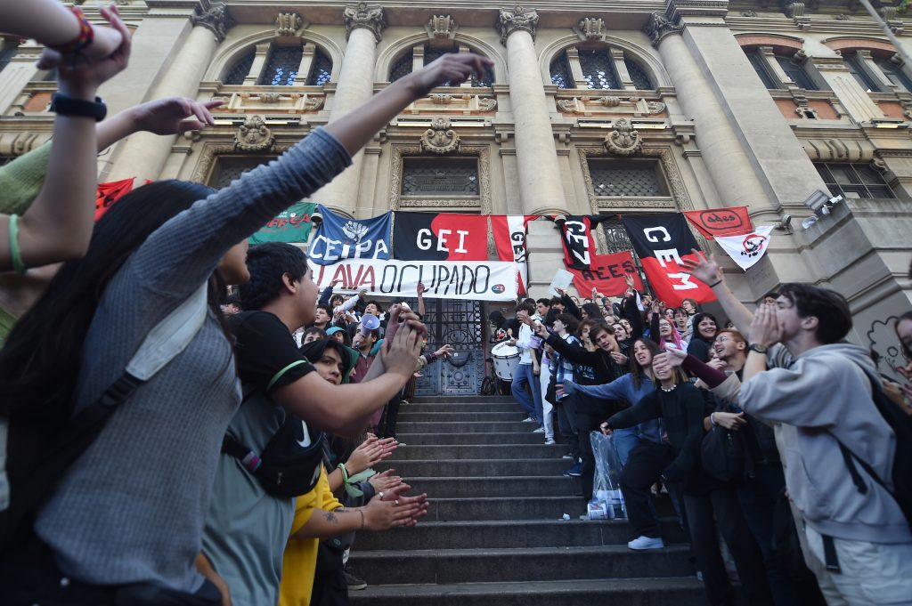 Conflicto en el IAVA: Autoridades de Secundaria recibirán al gremio ...